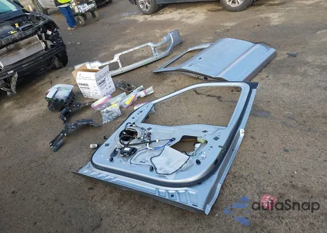 2024 Ford F-150 Lightning Flash z USA, uszkodzony, nr VIN 1FT6W3L72RWG21527